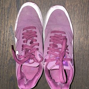 Nike reflective active sneakers